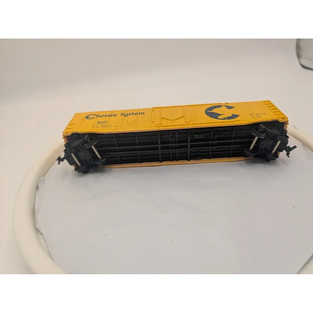 Chessie System B&O HO Scale Boxcar Yellow Baltimore and Ohio 11147 Rolling Stock